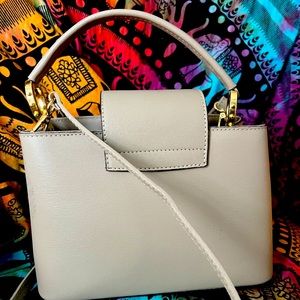Vera Pelle bag, never used. Has shoulder strap.